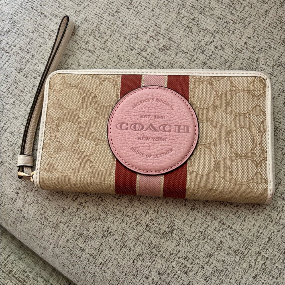 Coach Dempsey Large Phone Wallet in Signature pattern